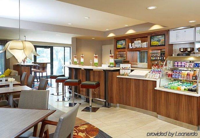 Courtyard By Marriott Airport/university 3*
